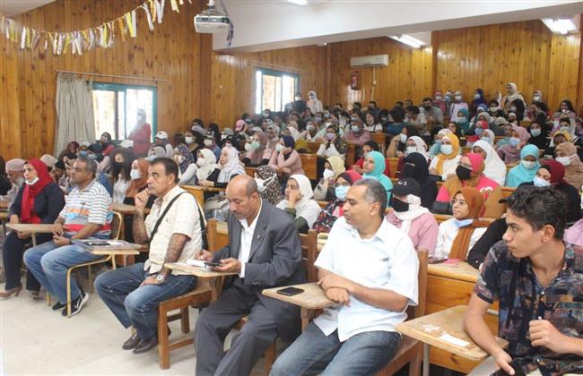 لقاء توعوي لطلاب جامعة جنوب الوادي لمحو الأمية بالبحر الأحمر
