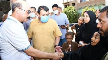 محافظ أسوان يرصد حالة تعد على أراضي الدولة