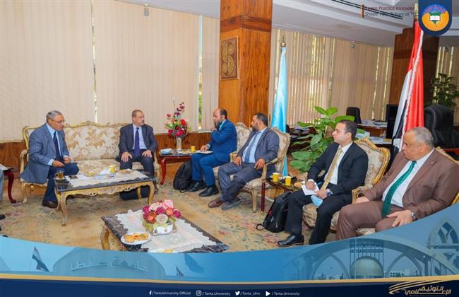 رئيس جامعة طنطا يناقش مع وفد «التخطيط» الموقف التنفيذي للمشروعات