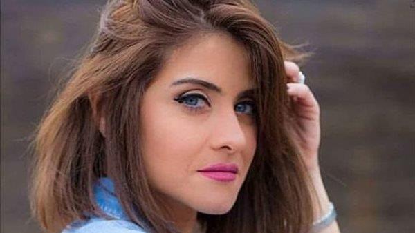 بإطلالة مشرقة.. هيدي كرم تخطف الأنظار