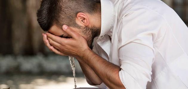 هل تجوز الصلاة بعد الاستحمام دون وضوء؟