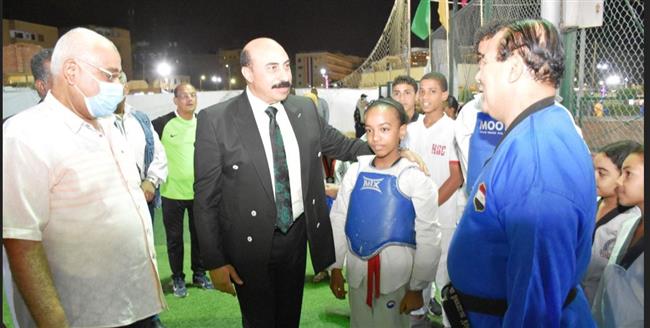 محافظ أسوان يشهد نهائي بطولة دورى «حياة كريمة» في خماسيات كرة القدم