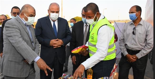 محافظ قنا: وصول 36 ألف كرتونة مساعدات إنسانية من «تحيا مصر» 