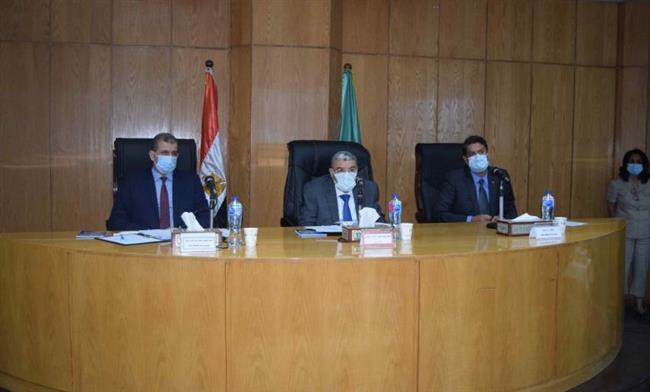 محافظ المنيا يشهد الاجتماع الأول للجنة الاستشارية المشتركة