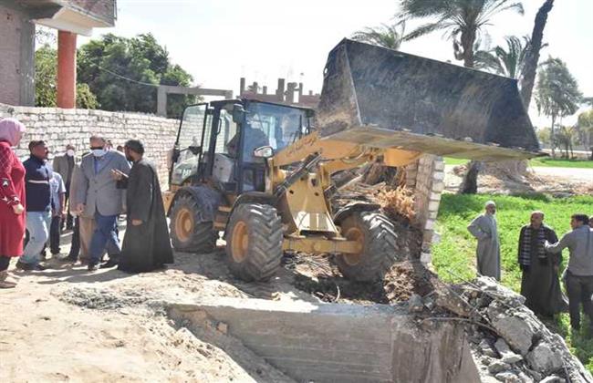 حملات لإزالة التعديات ومخالفات البناء بمراكز أسيوط