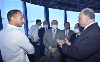   وزير الطيران المدنى يشيد بأداء المراقبين الجويين بمطار القاهرة