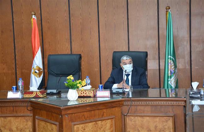 محافظ المنيا يناقش مع النواب طلبات المواطنين بمختلف القطاعات