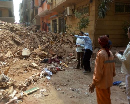 بالفيديو| محافظ القليوبية يرسل لجنة لمعاينة موقع انهيار منزل شبرا