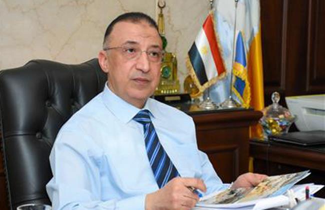 بأمر المحافظ.. إزالة إعلانات الشوارع المخالفة بالإسكندرية