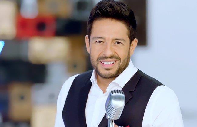 حماقى: «ده مش بوستر الألبوم»