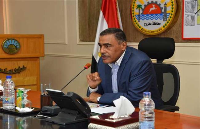 محافظ مطروح يتفقد محطة تنقية وإزالة الحديد والمنجيز بقرية المراقي