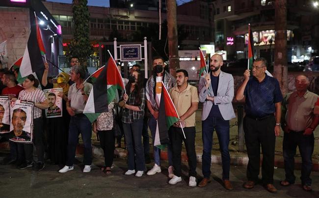 فلسطين.. وقفة في رام الله لمساندة الأسرى