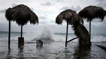   العاصفة الاستوائية «ميندي» تهدد سواحل فلوريدا