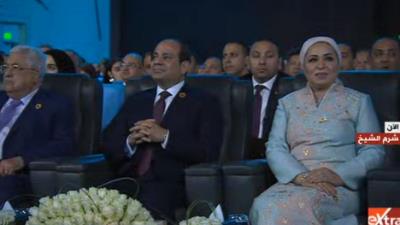 الرئيس السيسي و قرينته يصلان مقر انعقاد منتدى شباب العالم بشرم الشيخ