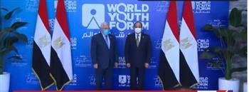 الرئيس السيسي يستقبل نظيره الفلسطيني فور وصوله إلى مقر انعقاد منتدى شباب العالم.. فيديو 
