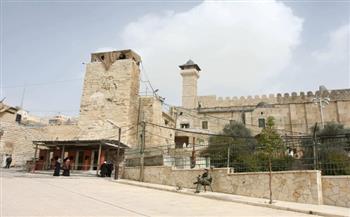   الاحتلال يستفز مشاعر الفلسطينين بوضع 6 حمامات متنقلة فى ساحات الحرم الإبراهيمى