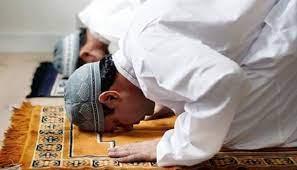   هل تجوز الصلاة في المسجد قبل الإقامة ؟