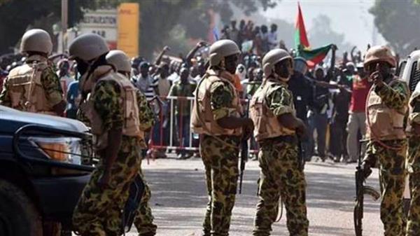توقيف 8 عسكريين في بوركينا فاسو بتهمة التحضير لانقلاب