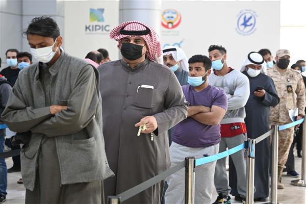 "الصحة الكويتية": تسجيل 4548 حالة إصابة جديدة بكورونا