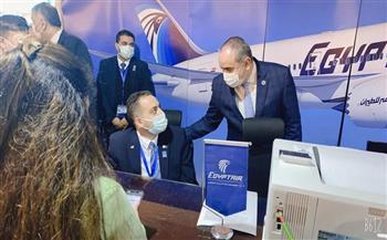 وزير الطيران يتفقد جناح مصر للطيران بمنتدى شباب العالم
