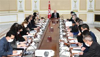   الثقافة والتشغيل المهني يعلقان تطبيق قرارات مجلس الوزراء التونسي