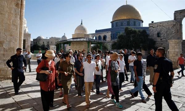 الاحتلال يقرر هدم مسجد بالقدس والاعتداء على فلسطيني بنابلس
