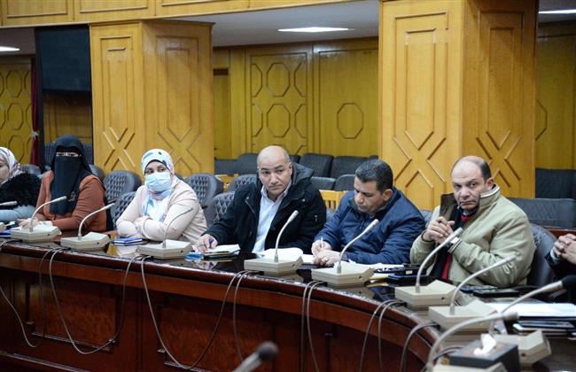 محافظ الإسماعيلية يجتمع بمجلس إدارة أرض الجمعيات الجديد 