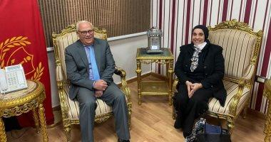 محافظ بورسعيد يهنئ الدكتورة شيرين الدسوقي لتوليها منصب عميد كلية التربية