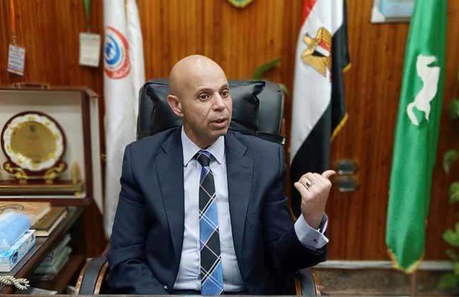 وكيل صحة الشرقية يوجه بتطعيم صاحب الأرقام القياسية بموسوعة جينيس