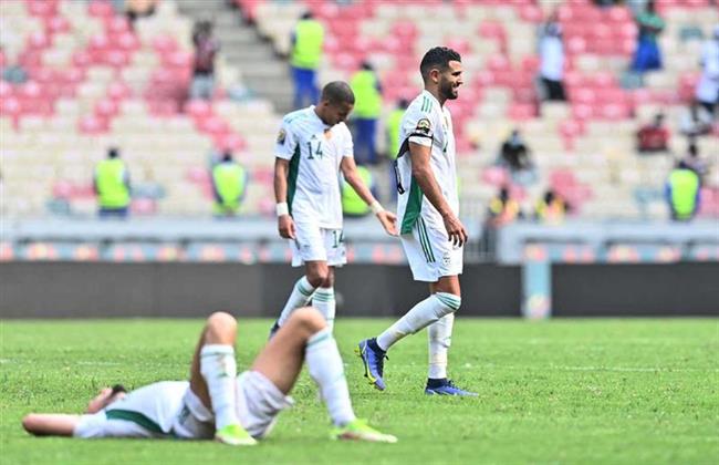 أمم أفريقيا ..الجزائر تستعين بميكروباص لنقل اللاعبين إلى الفندق «صور»