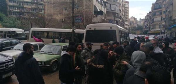 محتجون يتظاهرون بمحيط مصرف لبنان والأمن يتدخل