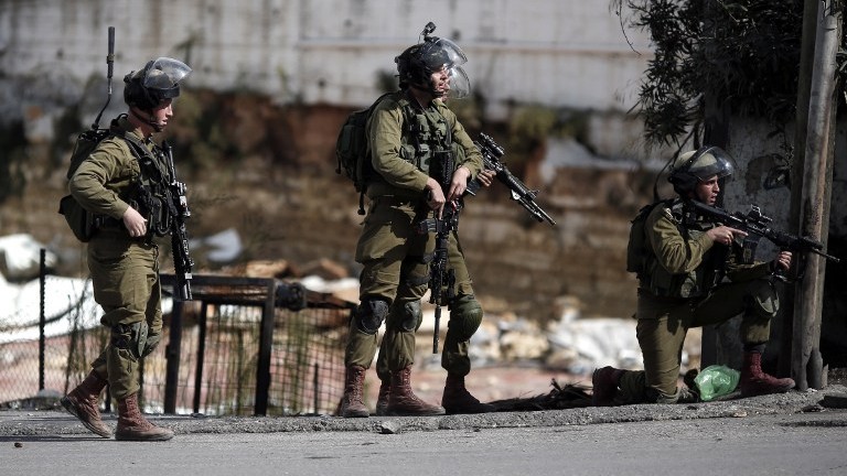 جندي إسرائيلي يقتل اثنين من أصدقائه.. تعرف على التفاصيل