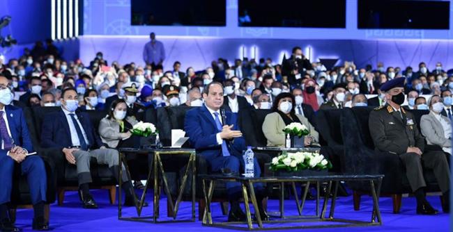 السيسي يشهد حفل تخرج دفعات الأكاديمية الوطنية للتدريب بمنتدى شباب العالم
