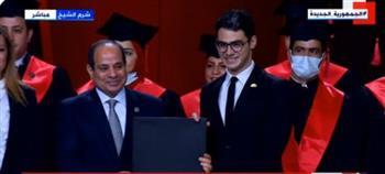 السيسي يسلم شهادات التخرج لخريجي الأكاديمية الوطنية للتدريب