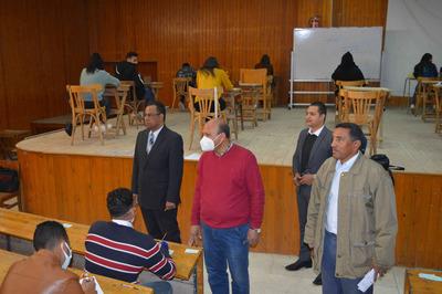 رئيس جامعة جنوب الوادي يؤكد توفير الرعاية الطبية للطلاب خلال لجان الامتحانات