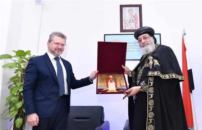 البابا تواضروس يفتتح معرض أيقونات برونزية