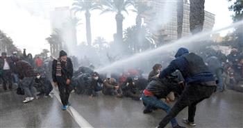   الداخلية التونسية: استخدام المياه ضد متظاهرين حاولوا دخول شارع الحبيب بورقيبة