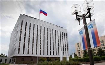 السفارة الروسية ترد على تصريحات البيض الأبيض حول موعد غزو أوكرانيا
