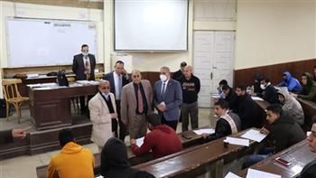 رئيس جامعة الأزهر يتفقد لجان الامتحانات بقطاع الدراسة