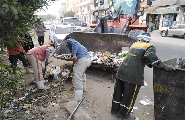 السكرتير العام لمحافظة قنا يقود حملة نظافة مكبرة بمركز قوص