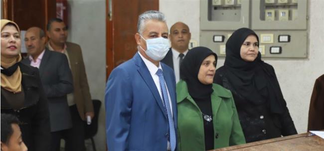 «غرباوى» يجرى جولة تفقدية لامتحانات الكليات بجامعة جنوب الوادى 
