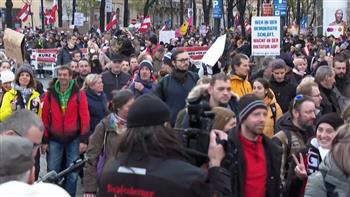   الآلاف يحتجون على فرض التطعيم الإجبارى ضد كورونا فى النمسا