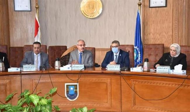 مجلس عمداء طارئ بجامعة القناة لمواجهة متحور «أوميكرون»