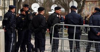   اعتقال مهرب و12 لاجئا على الحدود النمساوية المجرية بعد إطلاق نار دون إصابات