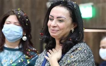 صور|| اليوم الأول لـ الدكتورة مايا مرسي في مكتبها بعد تعرضها لحادث