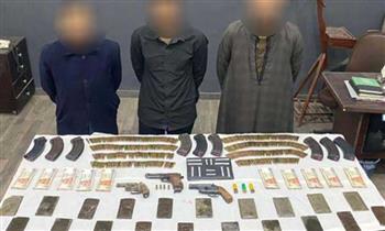   القبض على 3 عناصر إجرامية فى أسيوط بحوزتهم أسلحة ومخدرات 