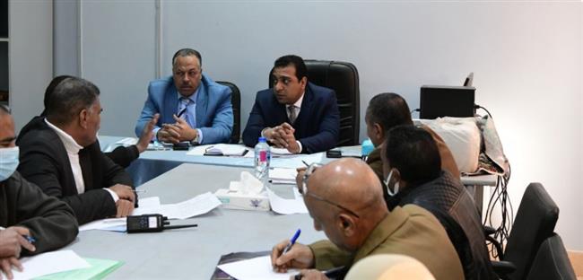 «حازم عمر» يعقد اجتماعا مع المسئولين عن ملف التقنين بقفط فى قنا 