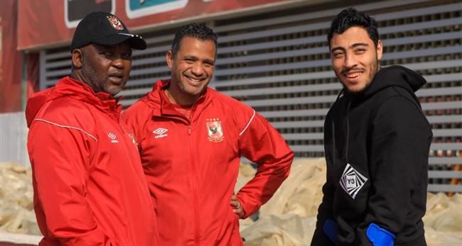 أكرم توفيق يخضع لجلسات علاج طبيعي في الأهلي قبل السفر