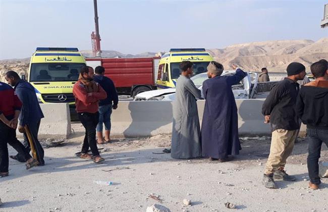 إصابة 4 أشخاص في انقلاب سيارة أعلى الطريق الإقليمي بالعياط 