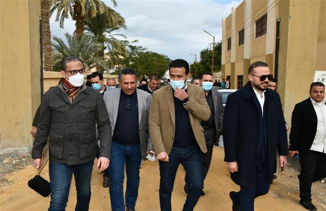 محافظ الفيوم يتفقد عدداً من مشروعات "حياة كريمة"